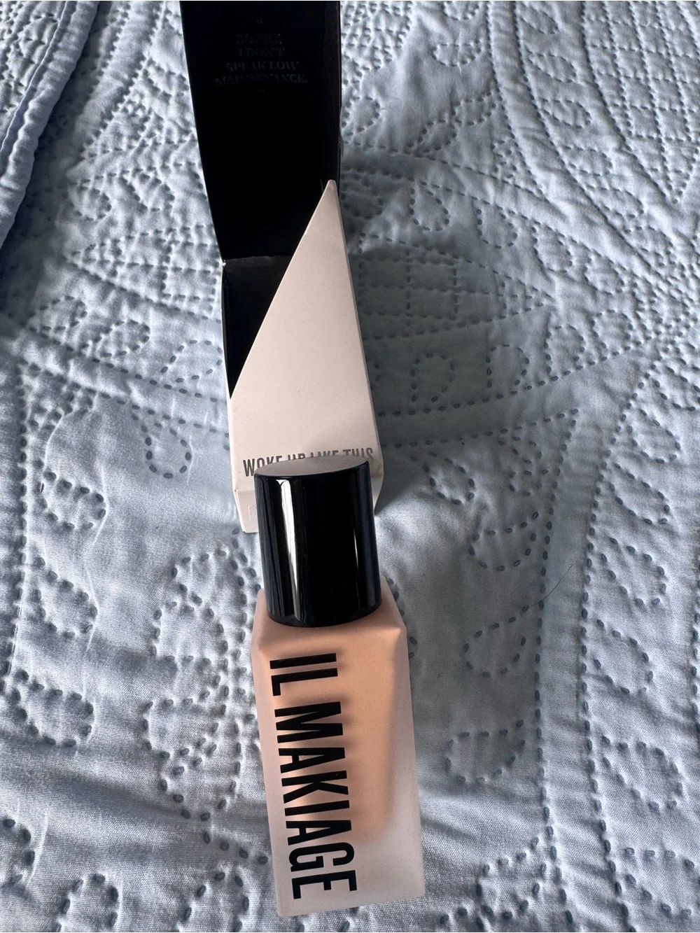 Il Makiage Flawless Base Foundation - Black Packaging